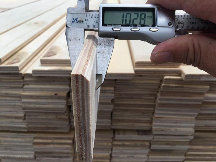 materiál moderních základních desek LVL