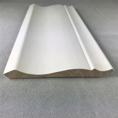 Špičkové dřevěné korunkové lišty na strop s bílým základním nátěrem