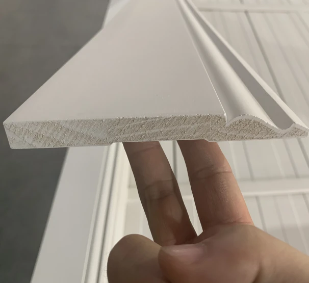 Podlahové lišty FJ Wood Trim Board s bílým základním nátěrem Základní desky